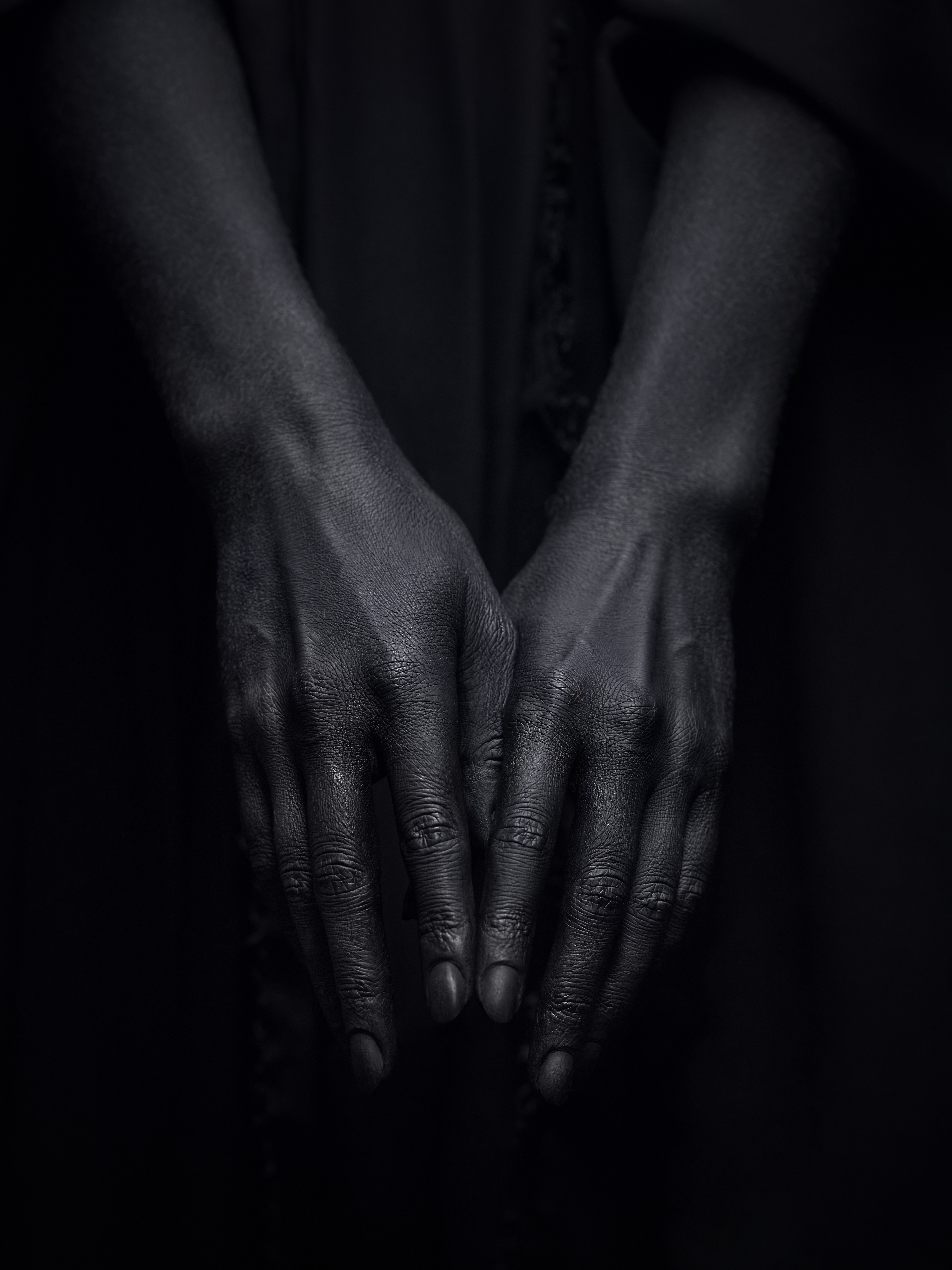 Black Hands (221020D)